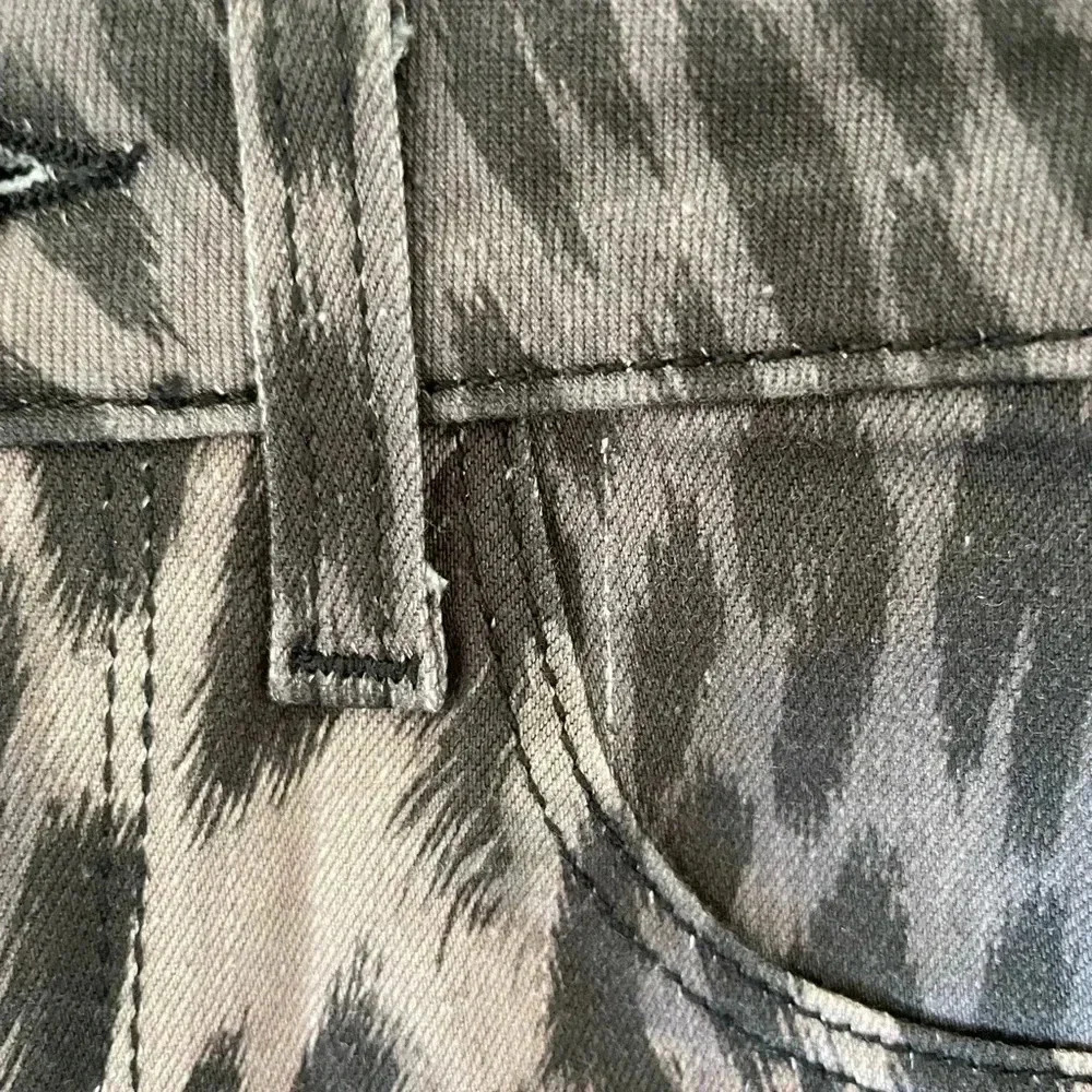 L’AGENCE leopard skinny denim - Picture 4 of 8